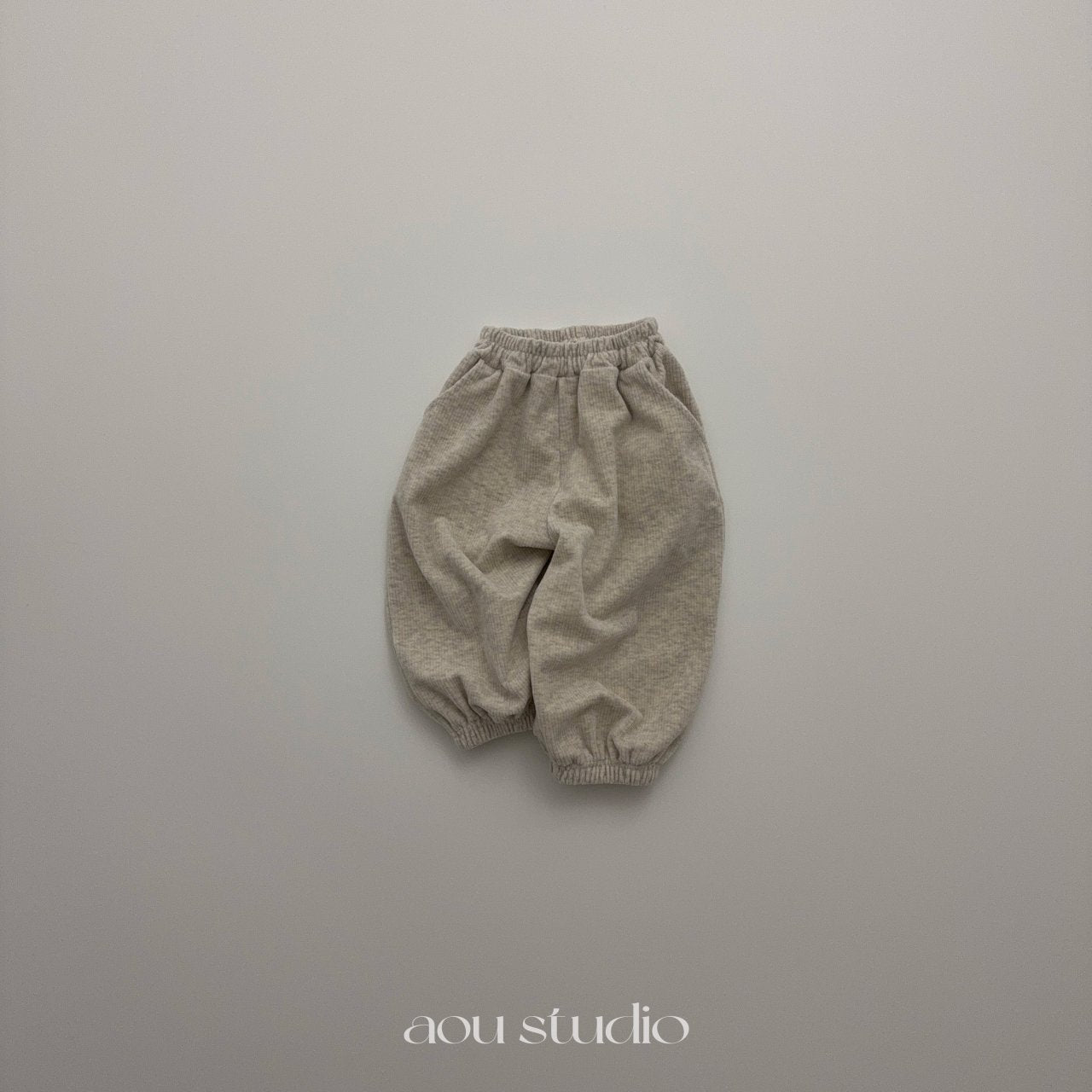 ［aou studio］Cream jogger pants