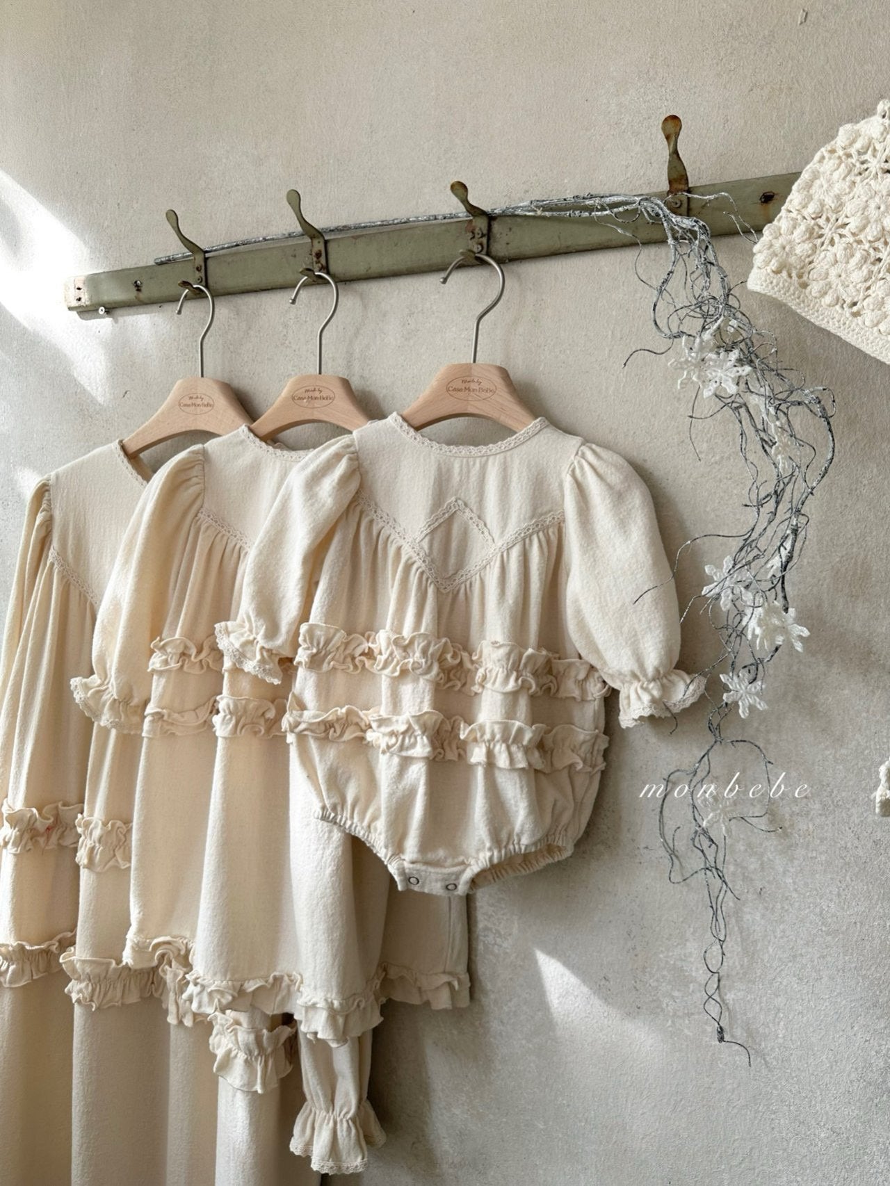 ［monbebe］Merlin frill rompers