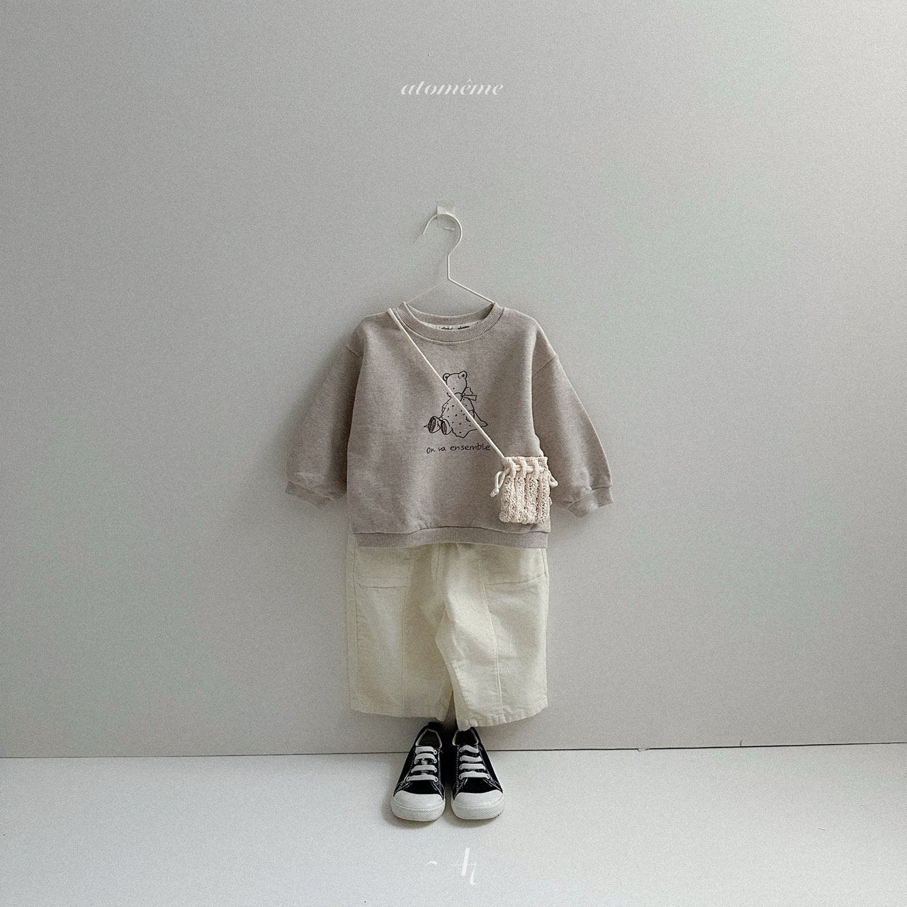 [atomeme] Enni sweatshirt