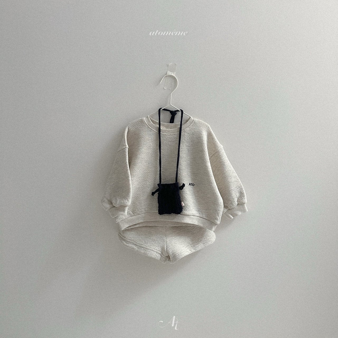 [atomeme] Minimal sweatshirt