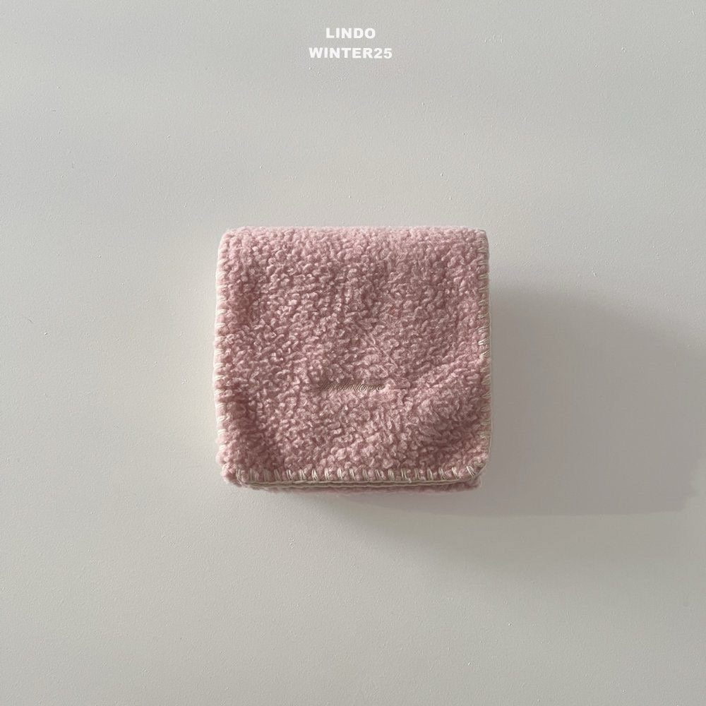 ［LINDO］Mellow embroidery muffler