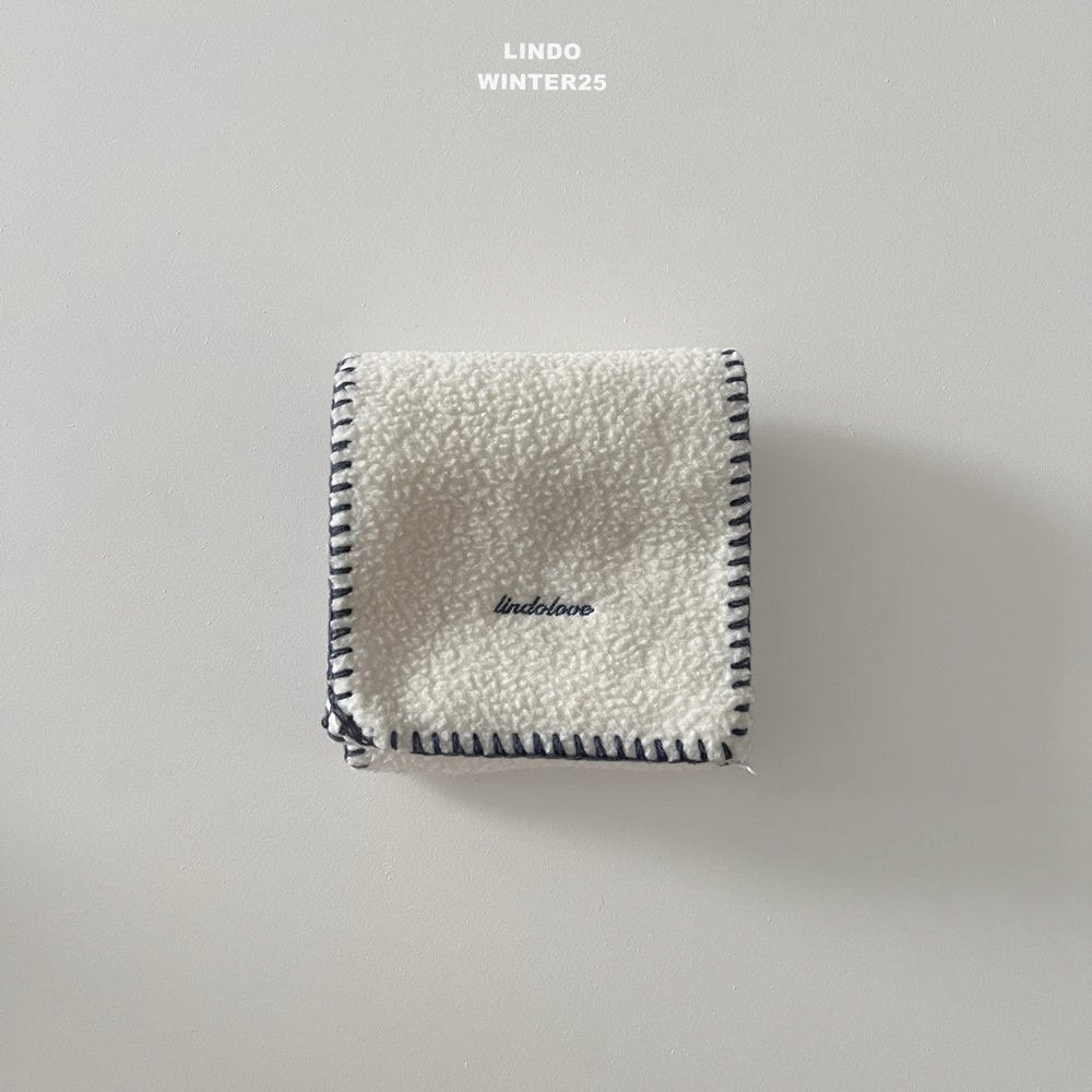 ［LINDO］Mellow embroidery muffler